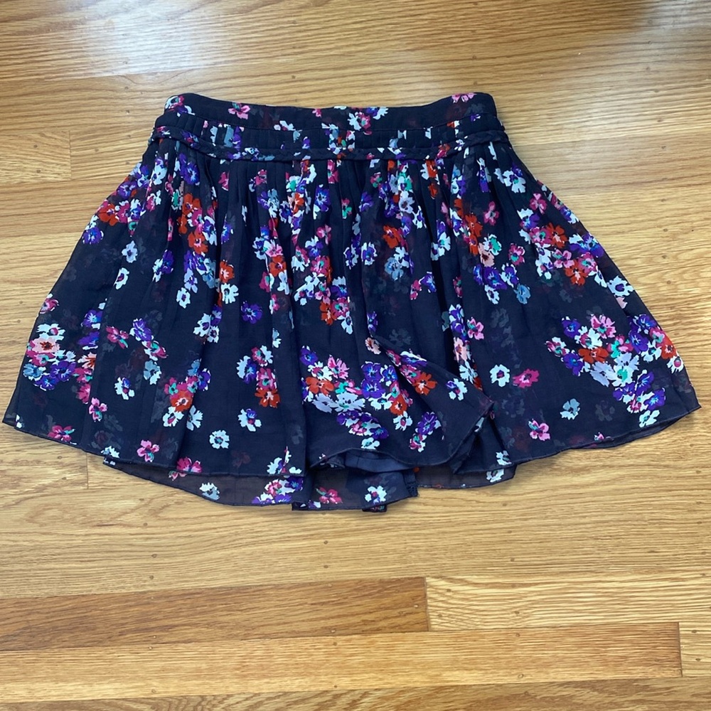 Flowy Flower Skirt with rope-like around the rim of the skirt and has a zipper